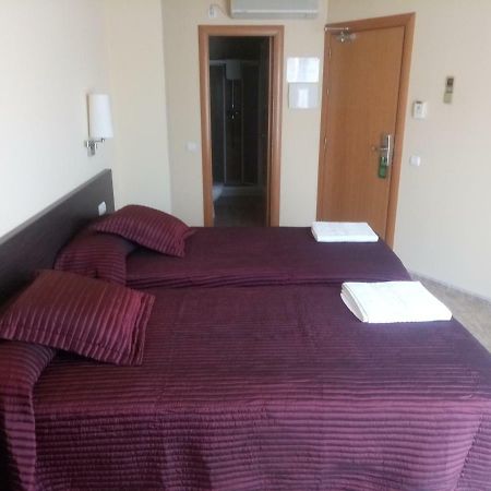 Hostal Sant Sadurni Sant Sadurní dʼAnoia المظهر الخارجي الصورة