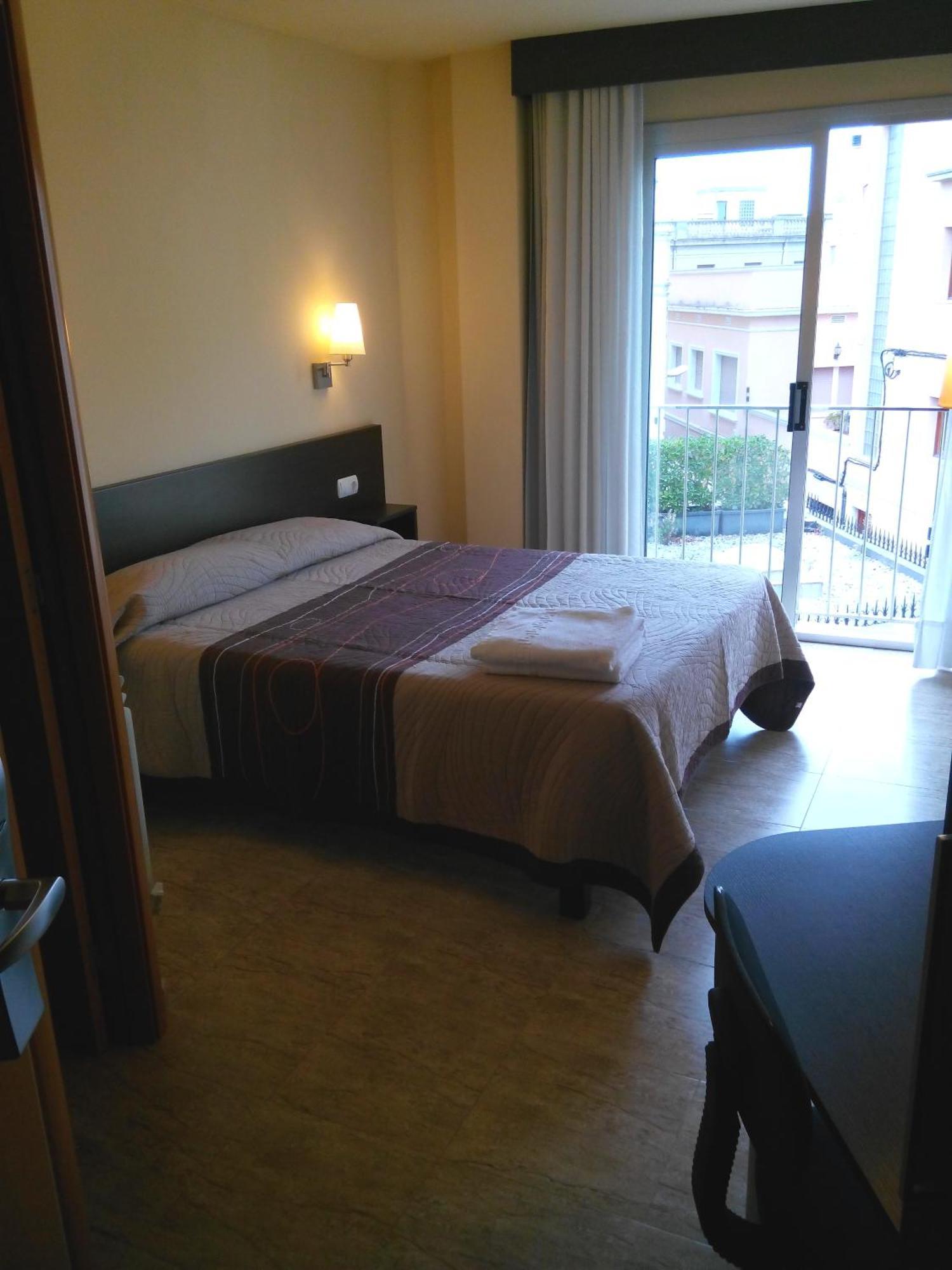 Hostal Sant Sadurni Sant Sadurní dʼAnoia الغرفة الصورة