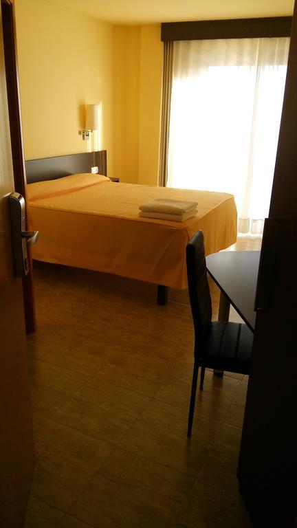 Hostal Sant Sadurni Sant Sadurní dʼAnoia المظهر الخارجي الصورة
