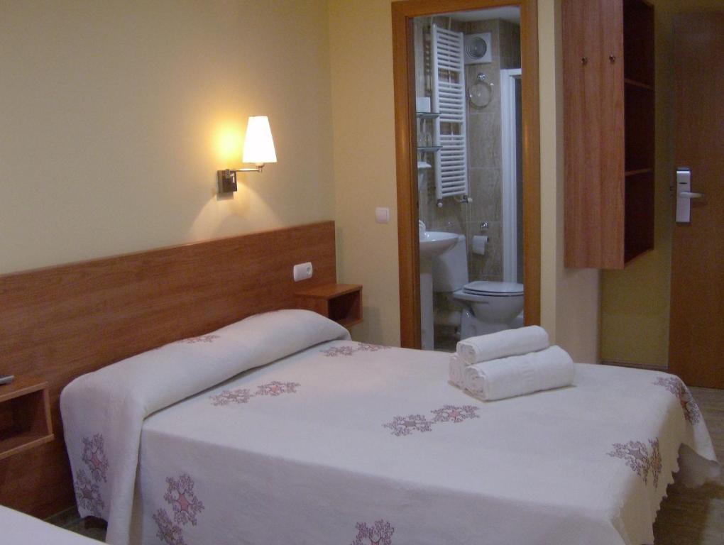 Hostal Sant Sadurni Sant Sadurní dʼAnoia الغرفة الصورة