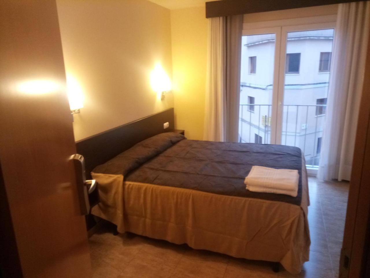 Hostal Sant Sadurni Sant Sadurní dʼAnoia المظهر الخارجي الصورة