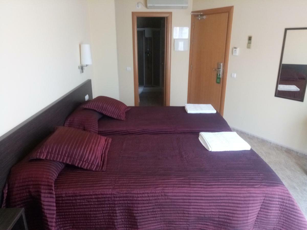 Hostal Sant Sadurni Sant Sadurní dʼAnoia المظهر الخارجي الصورة